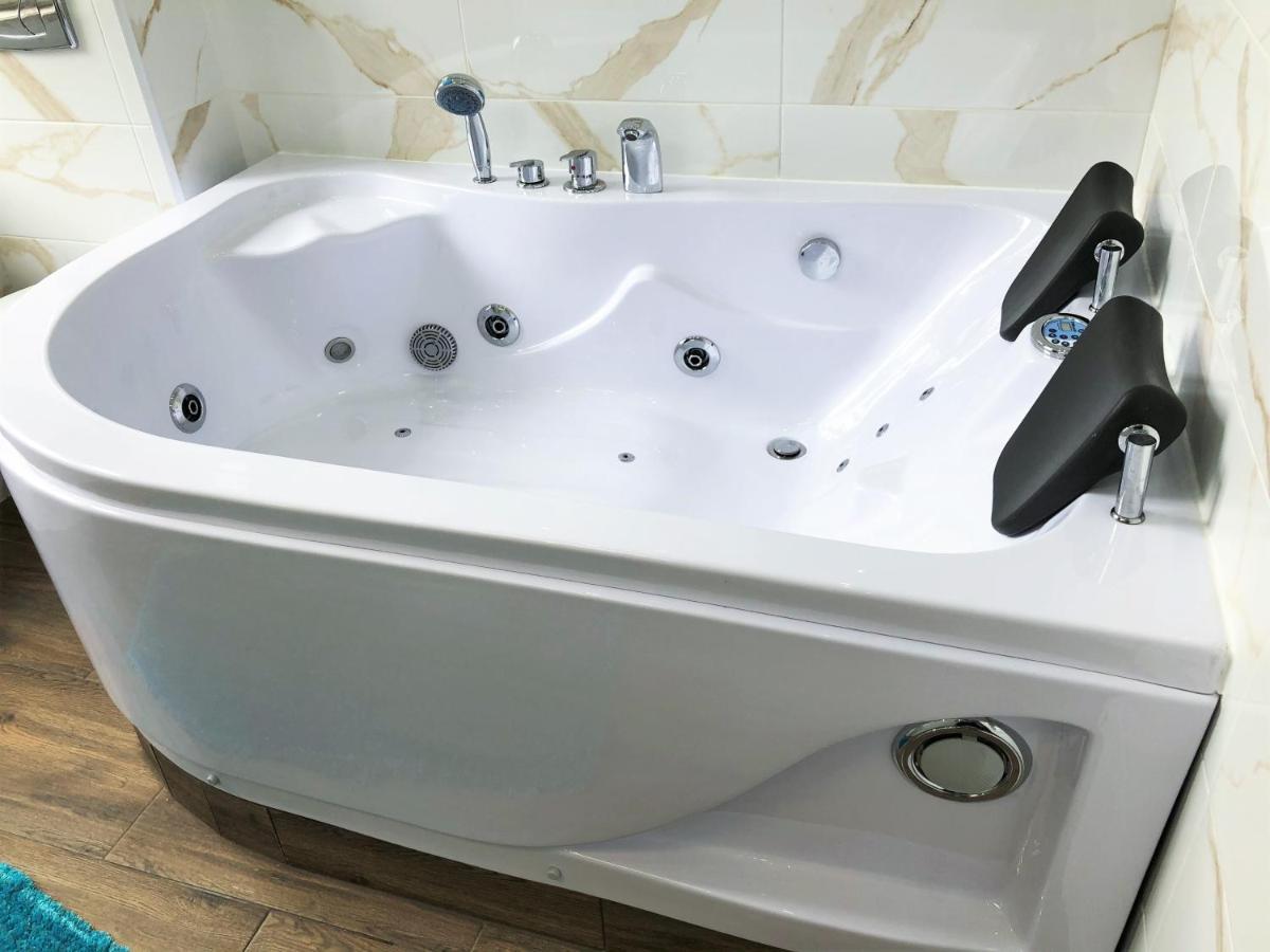 Kaliny Apartamenty Wanny Z Hydromasazem Chorzów Exteriör bild