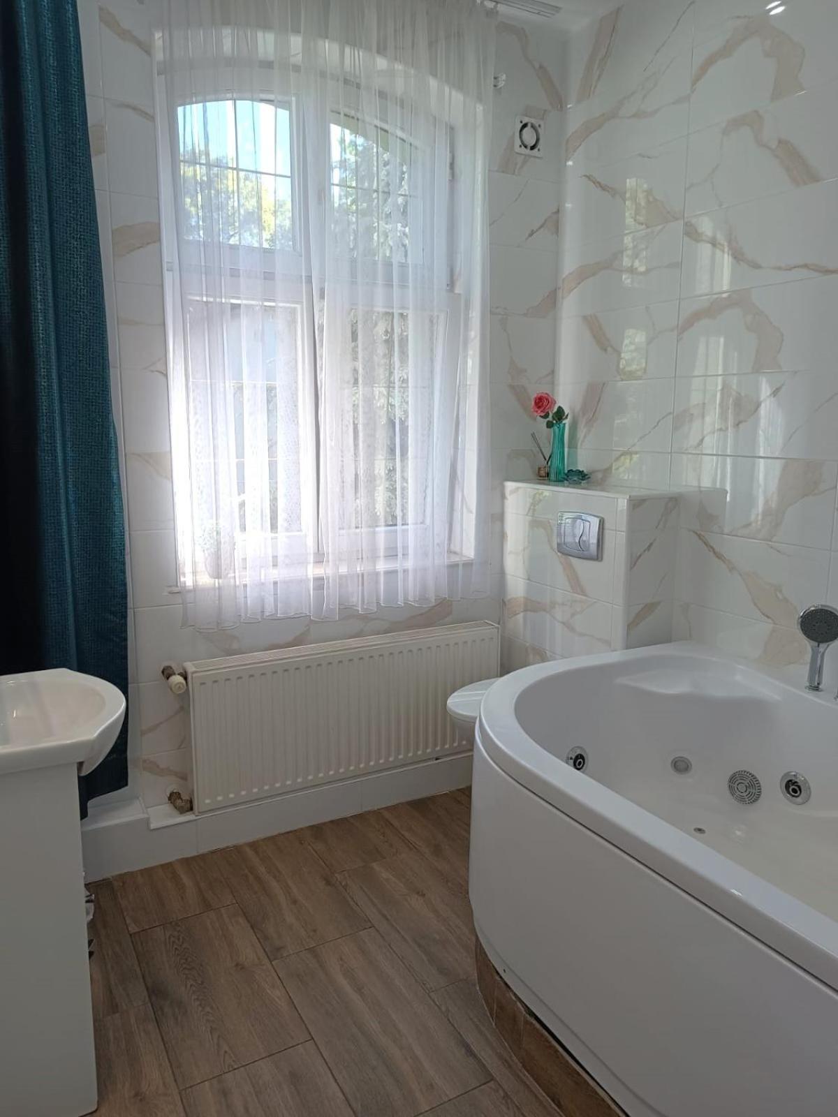 Kaliny Apartamenty Wanny Z Hydromasazem Chorzów Exteriör bild